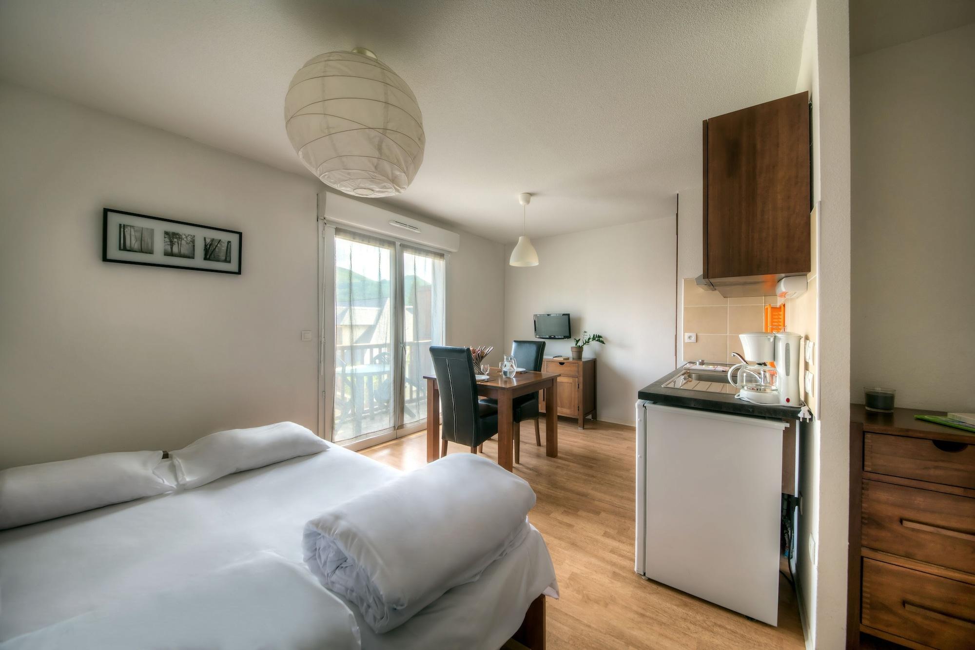 Comfort Aparthotel Lourdes L'Acacia Экстерьер фото