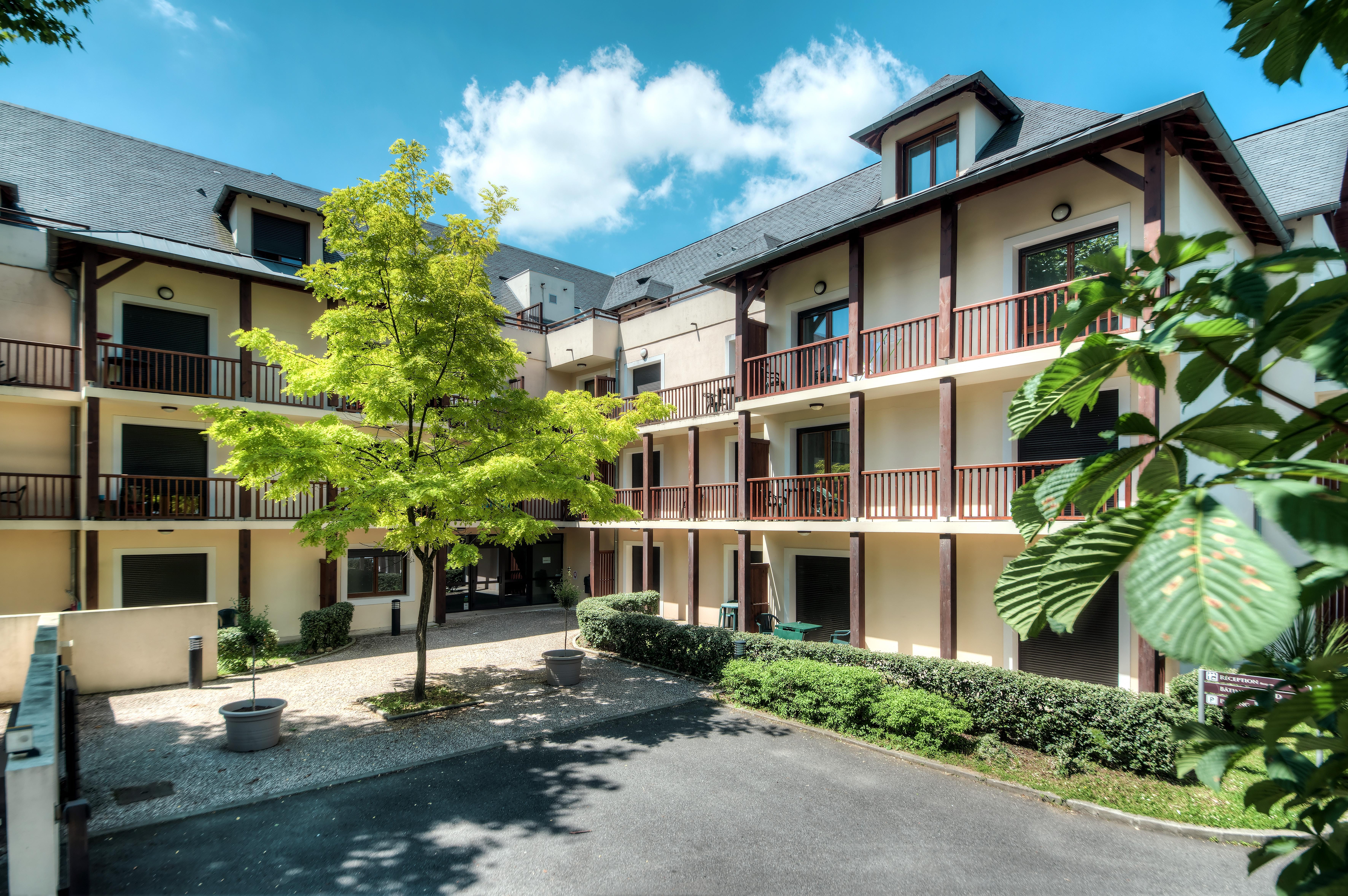 Comfort Aparthotel Lourdes L'Acacia Экстерьер фото