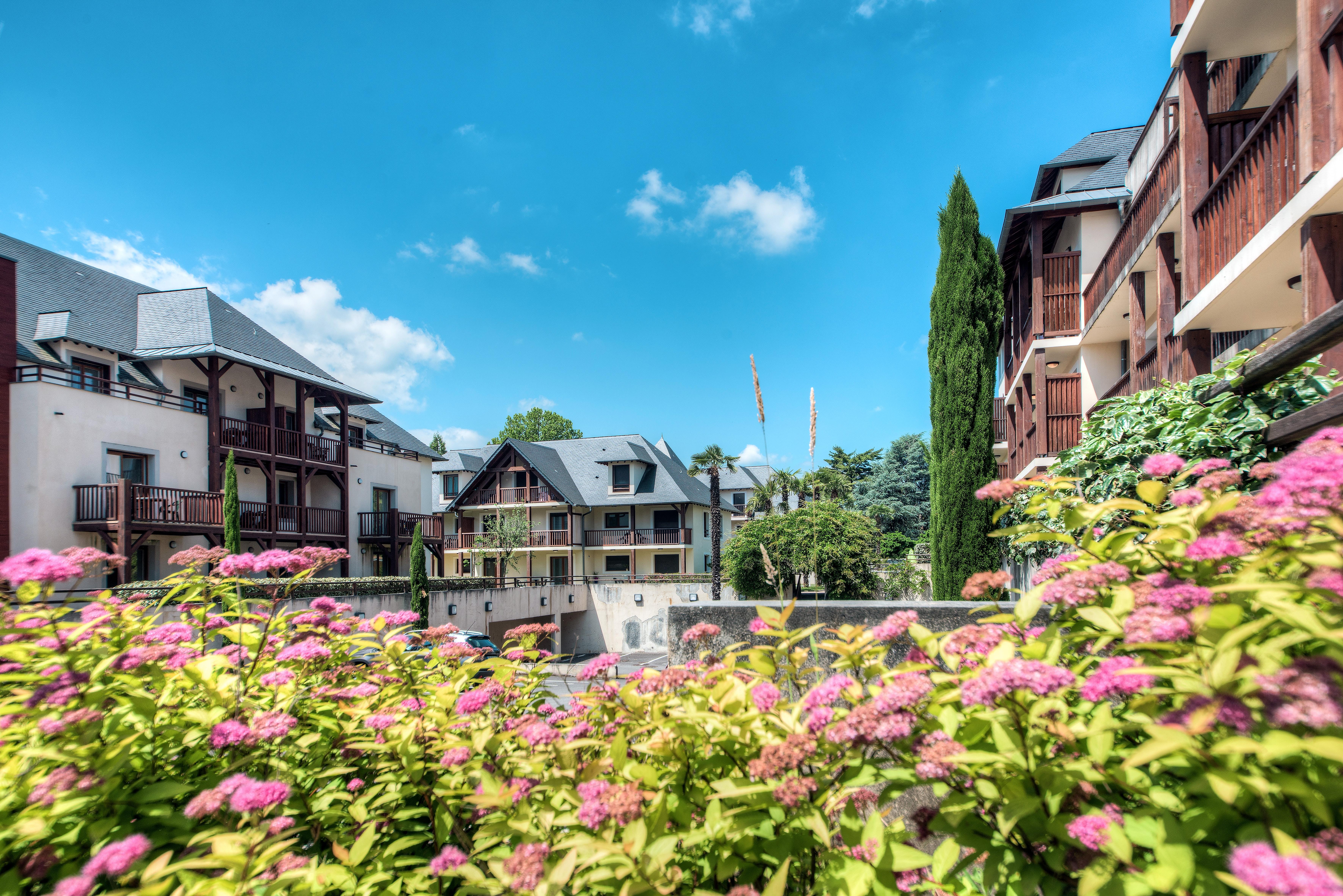Comfort Aparthotel Lourdes L'Acacia Экстерьер фото