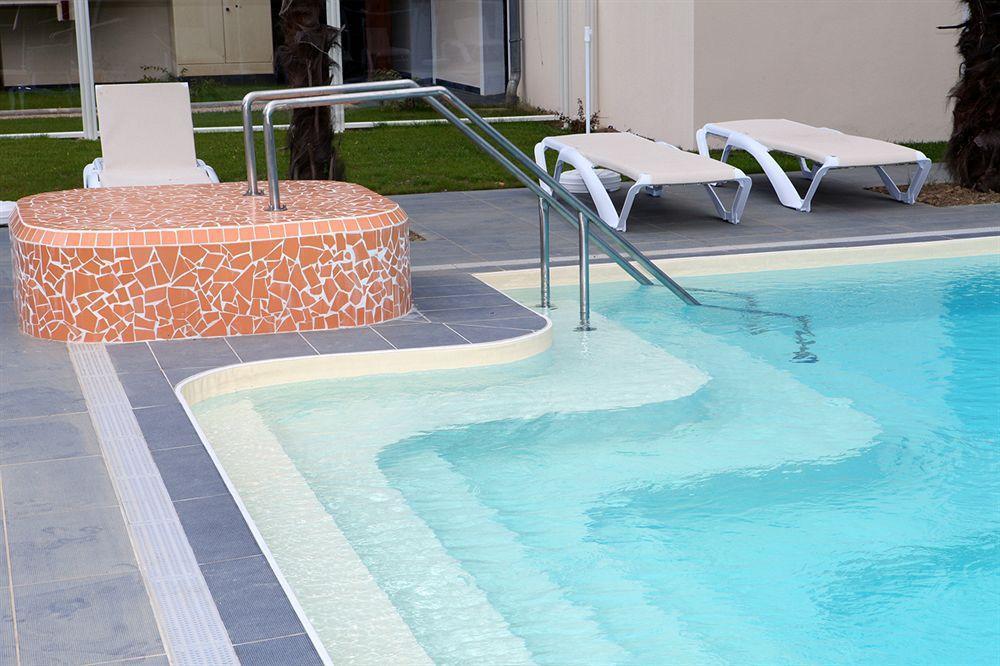 Comfort Aparthotel Lourdes L'Acacia Экстерьер фото